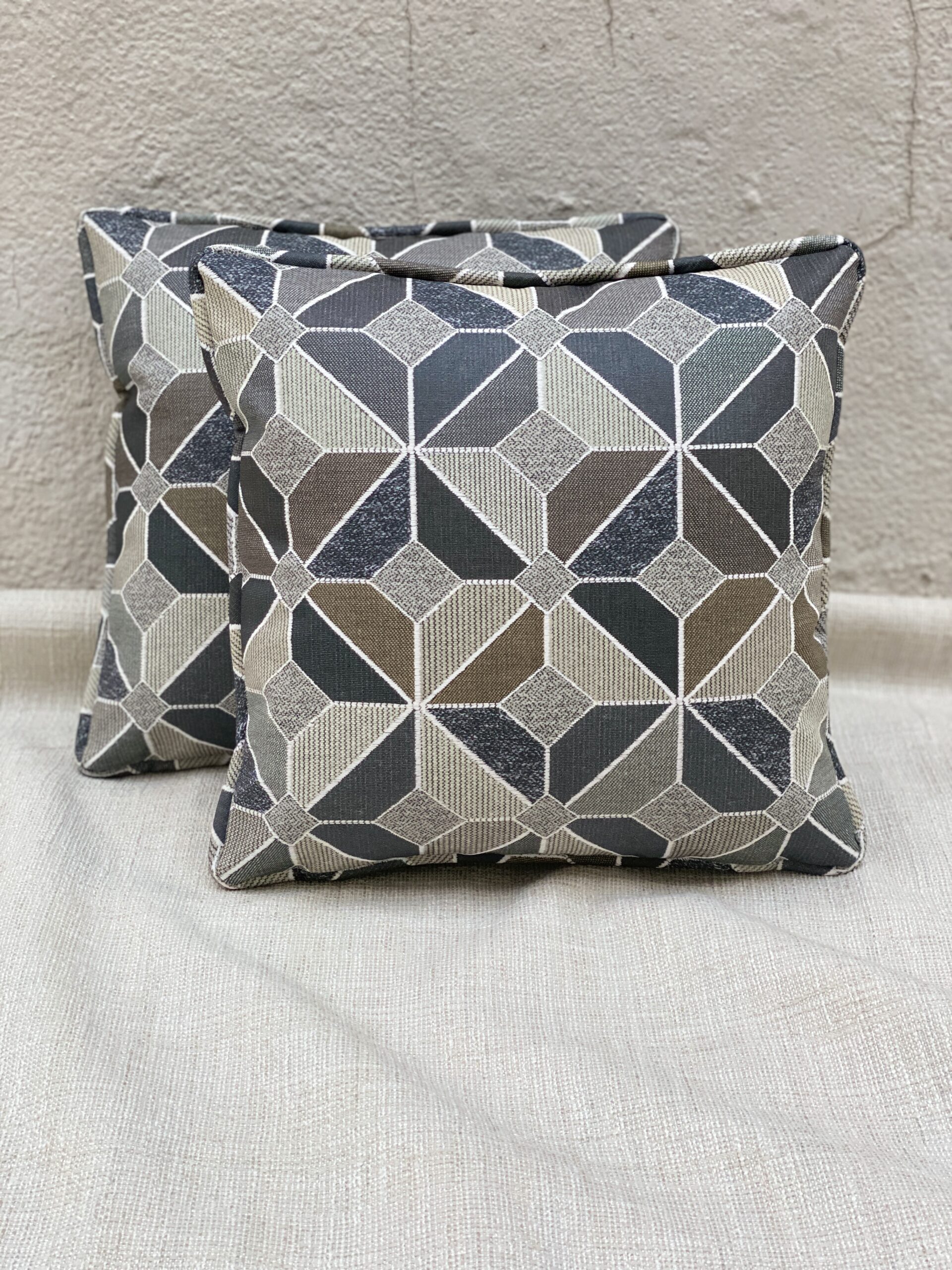 Arc Com Ceramica Pillows
