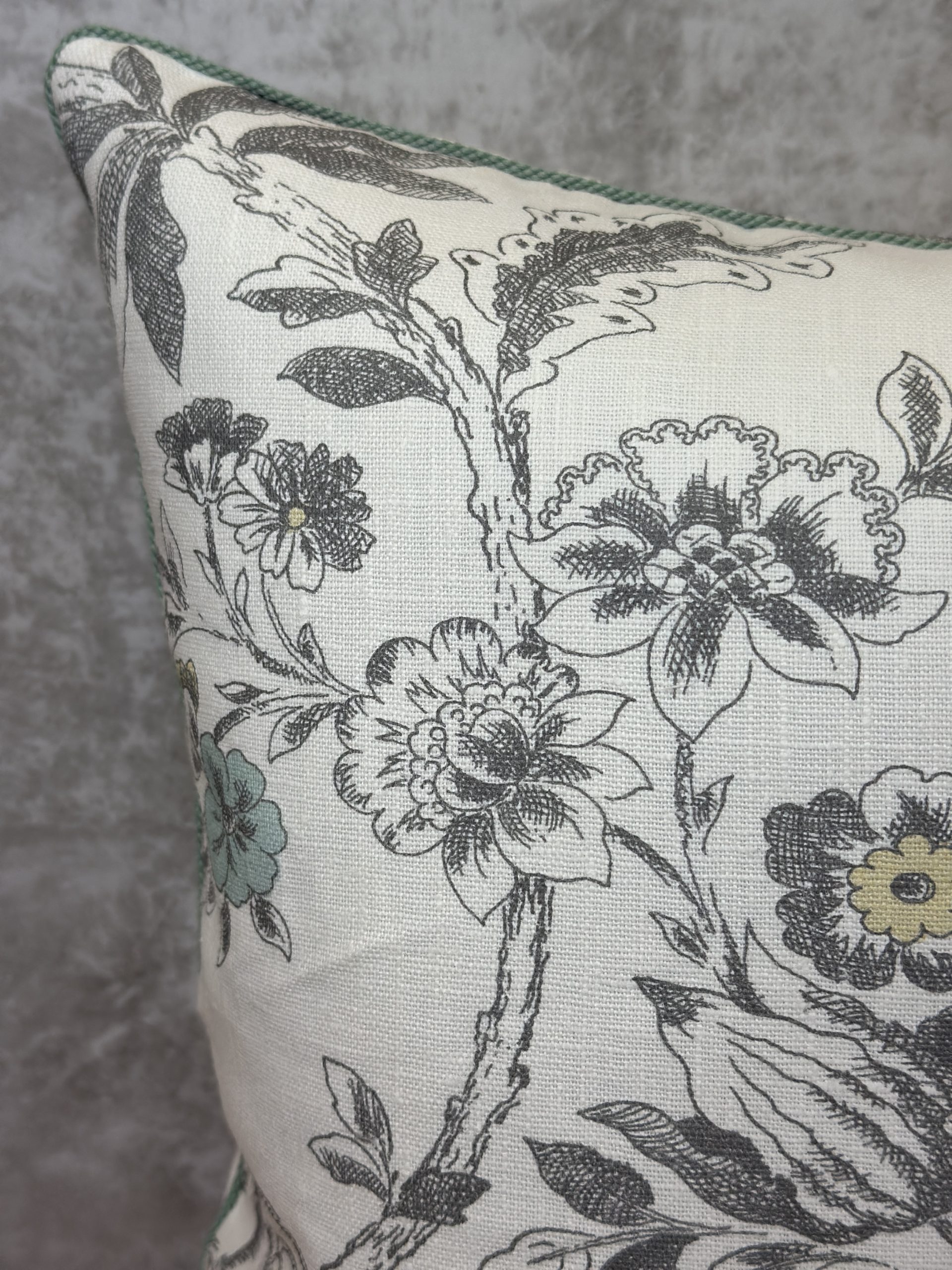NO. 9 THOMPSON NINE FLOWERS Pillows