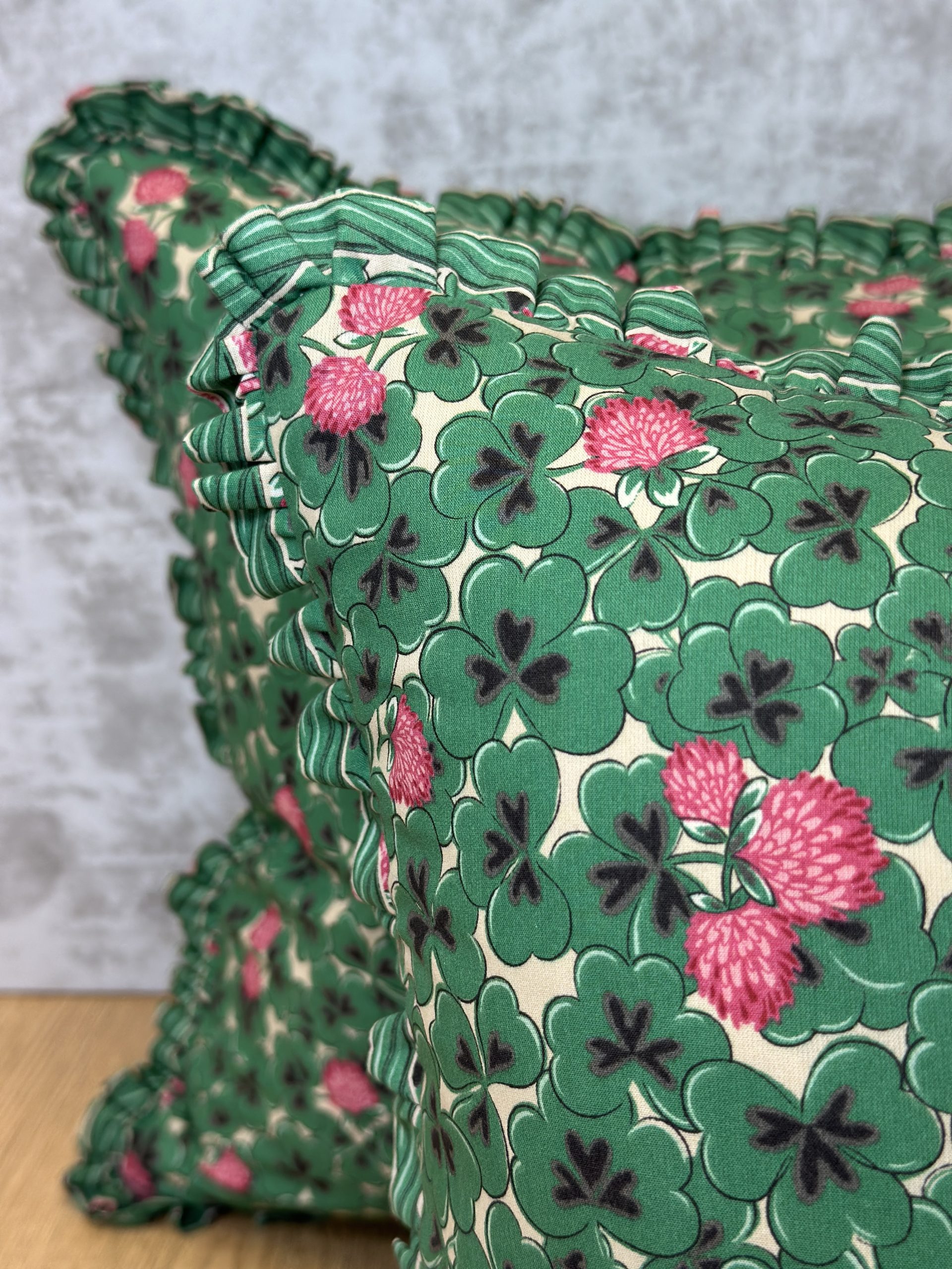 Decors Barbares Trefles Pillows