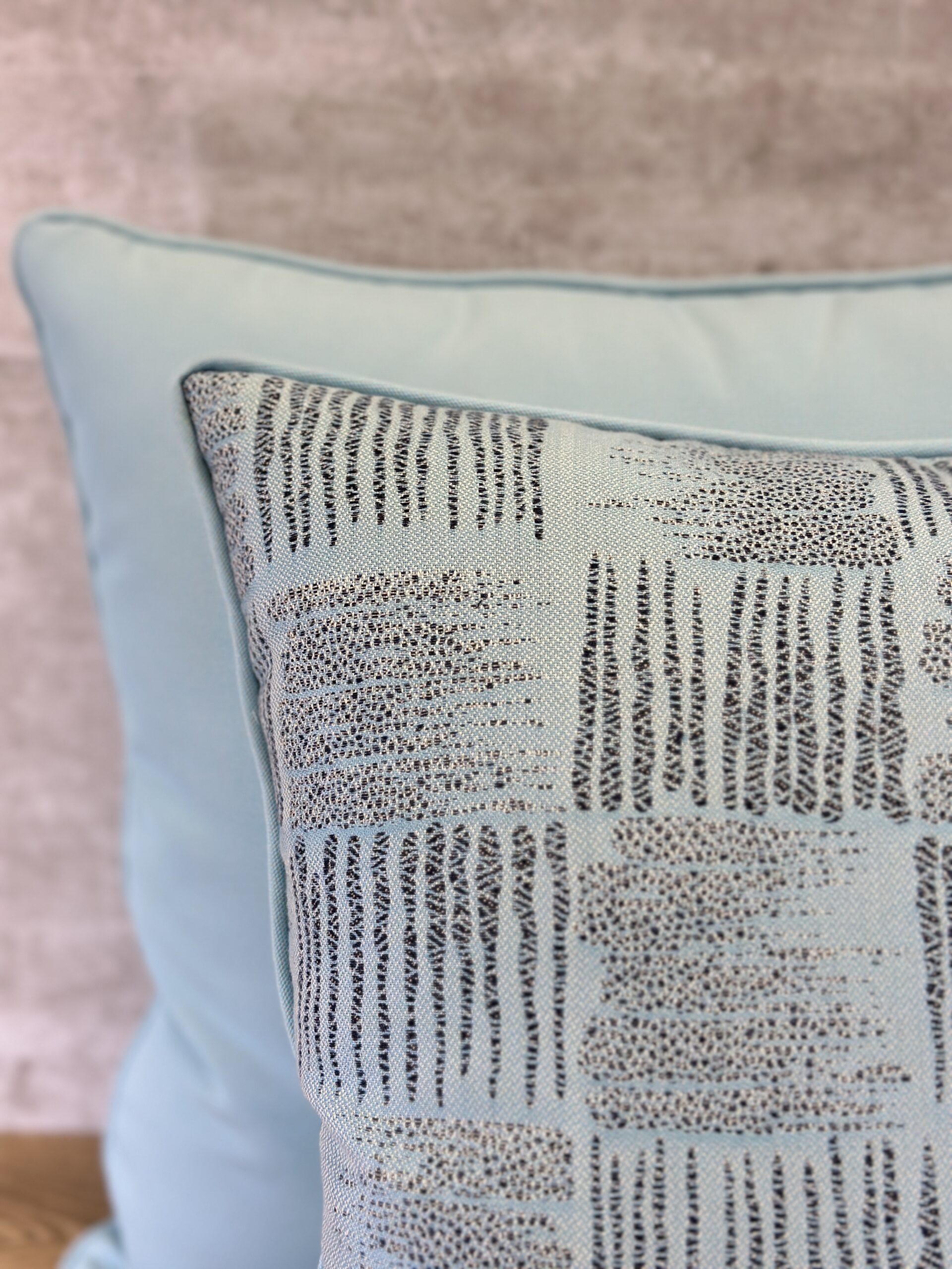 Perennials Canvas Weave – Lee Jofa Motto Pillows