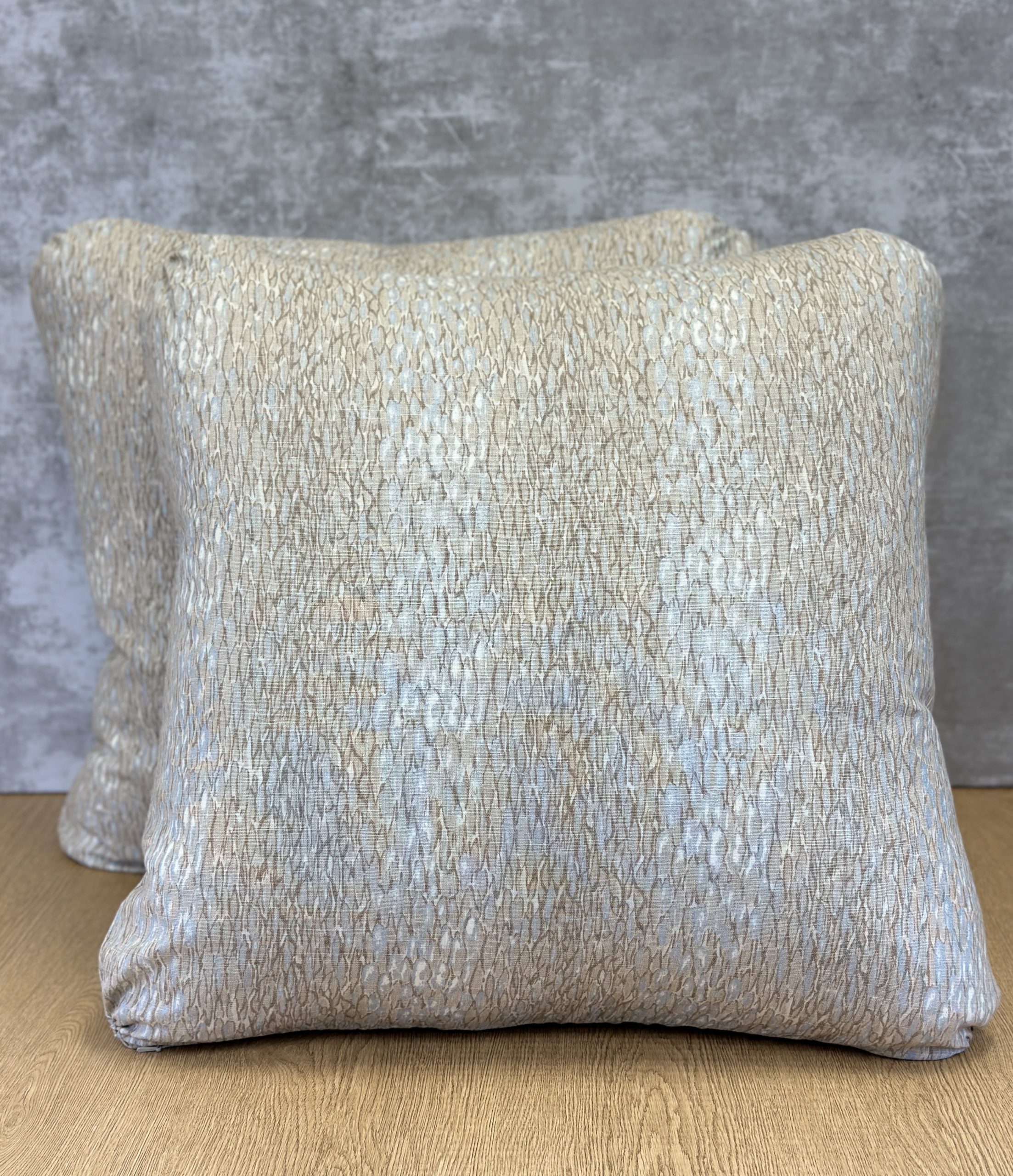 KRAVET JAM FAUXWOOD Pillows
