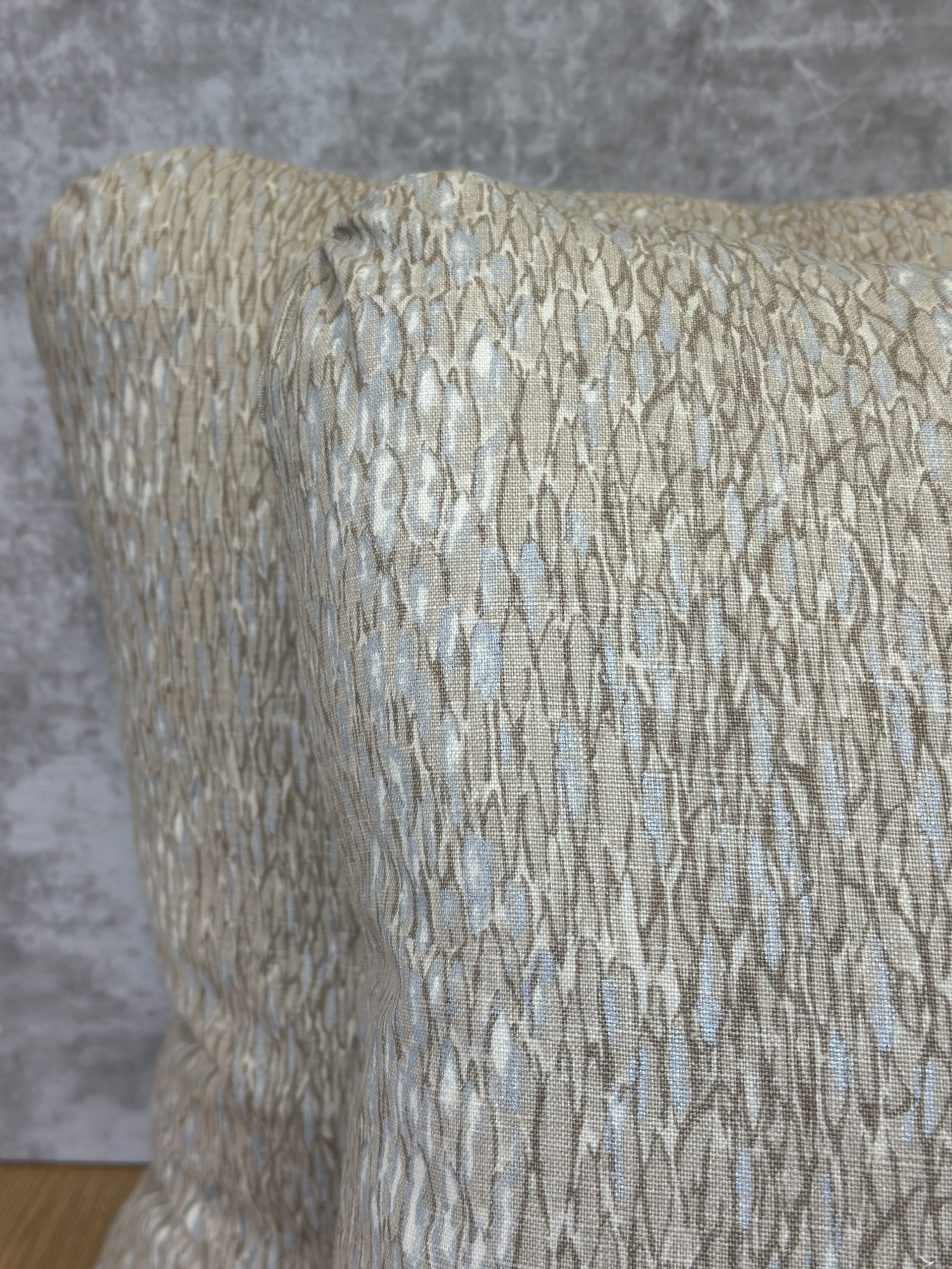 KRAVET JAM FAUXWOOD Pillows
