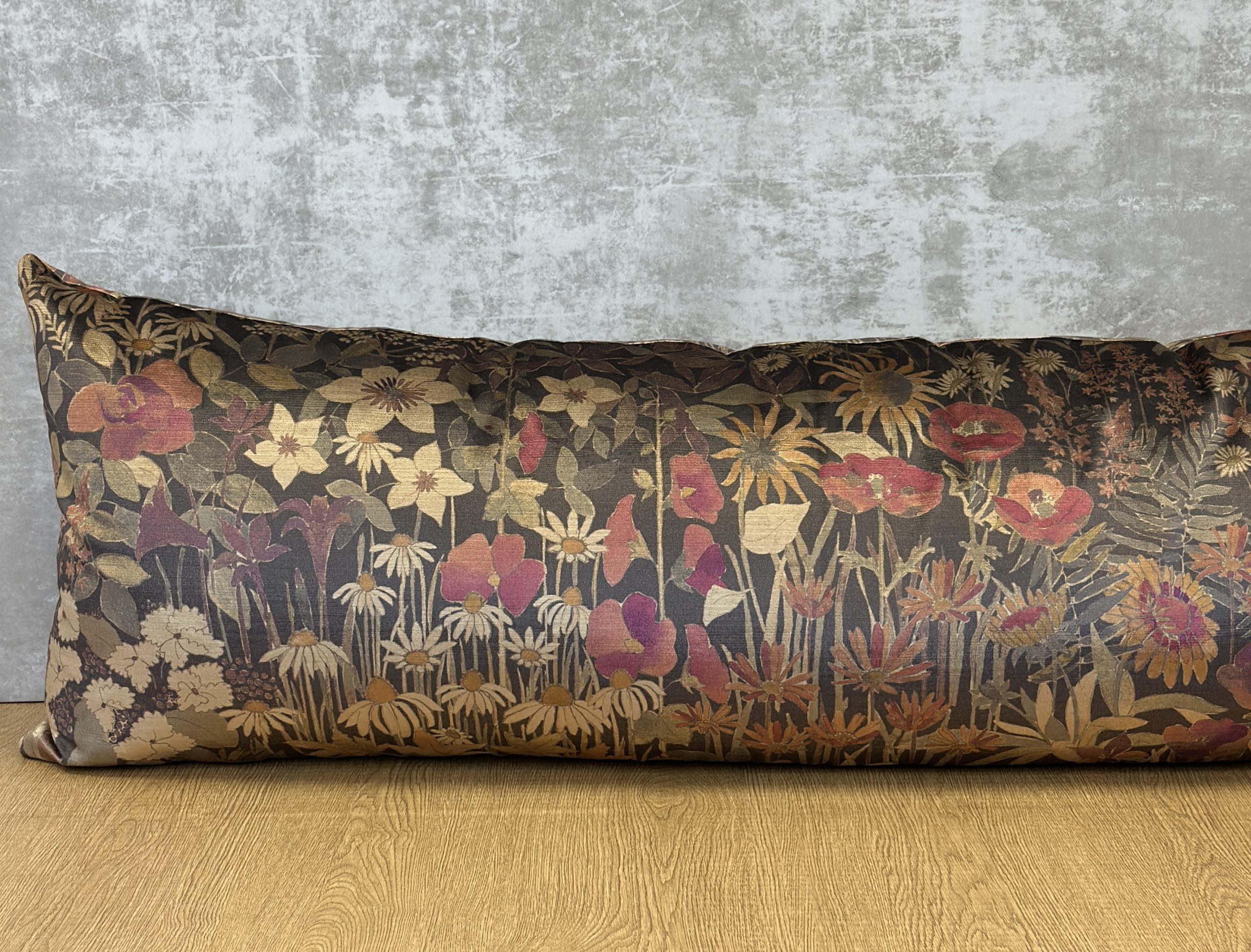 Fabricut Faria Flowers VV Pillows