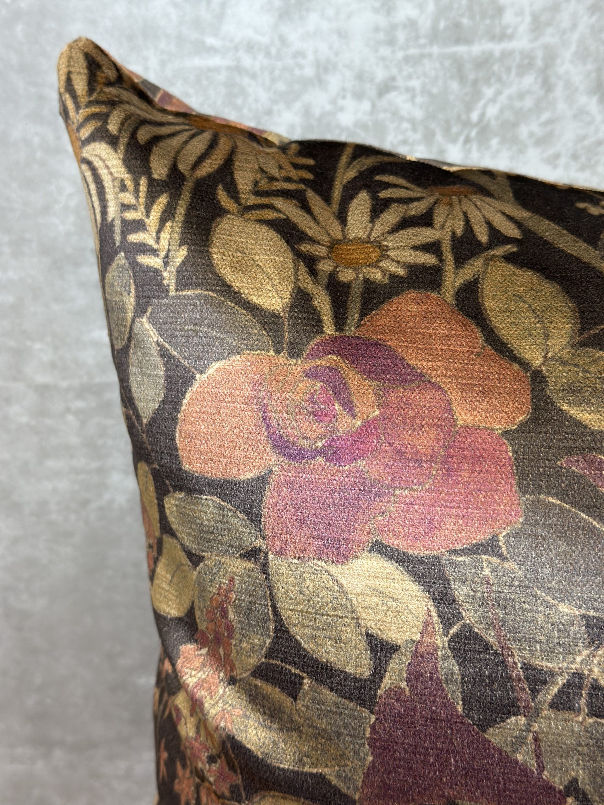 Fabricut Faria Flowers VV Pillows
