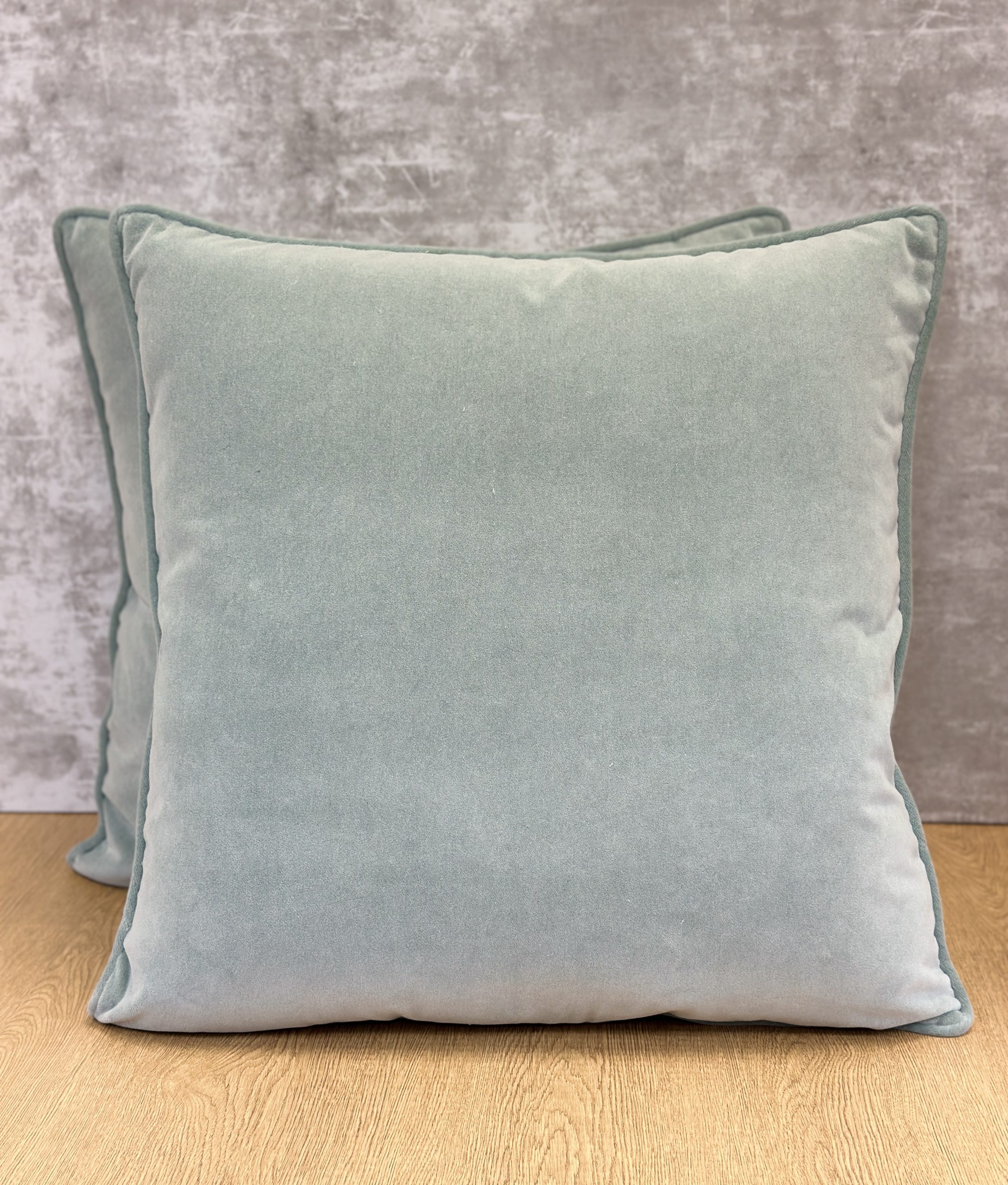 Maxwell Snug Pillows