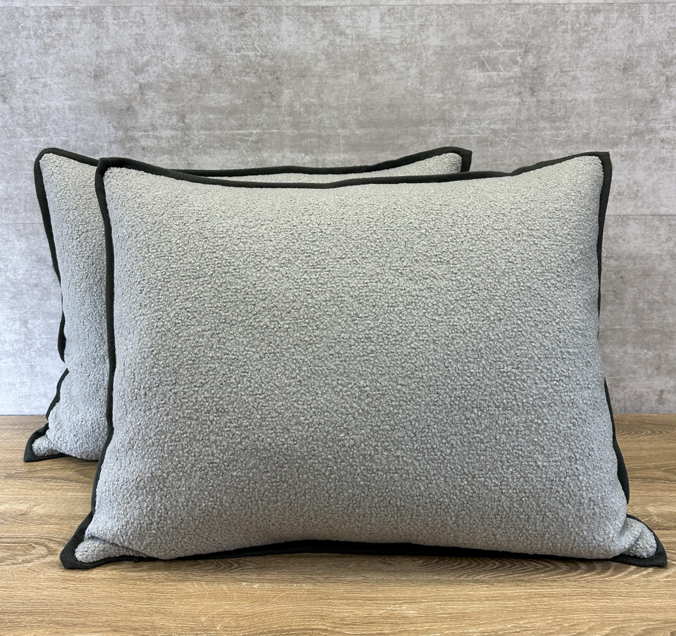 de Le Cuona Island Felt Pillows