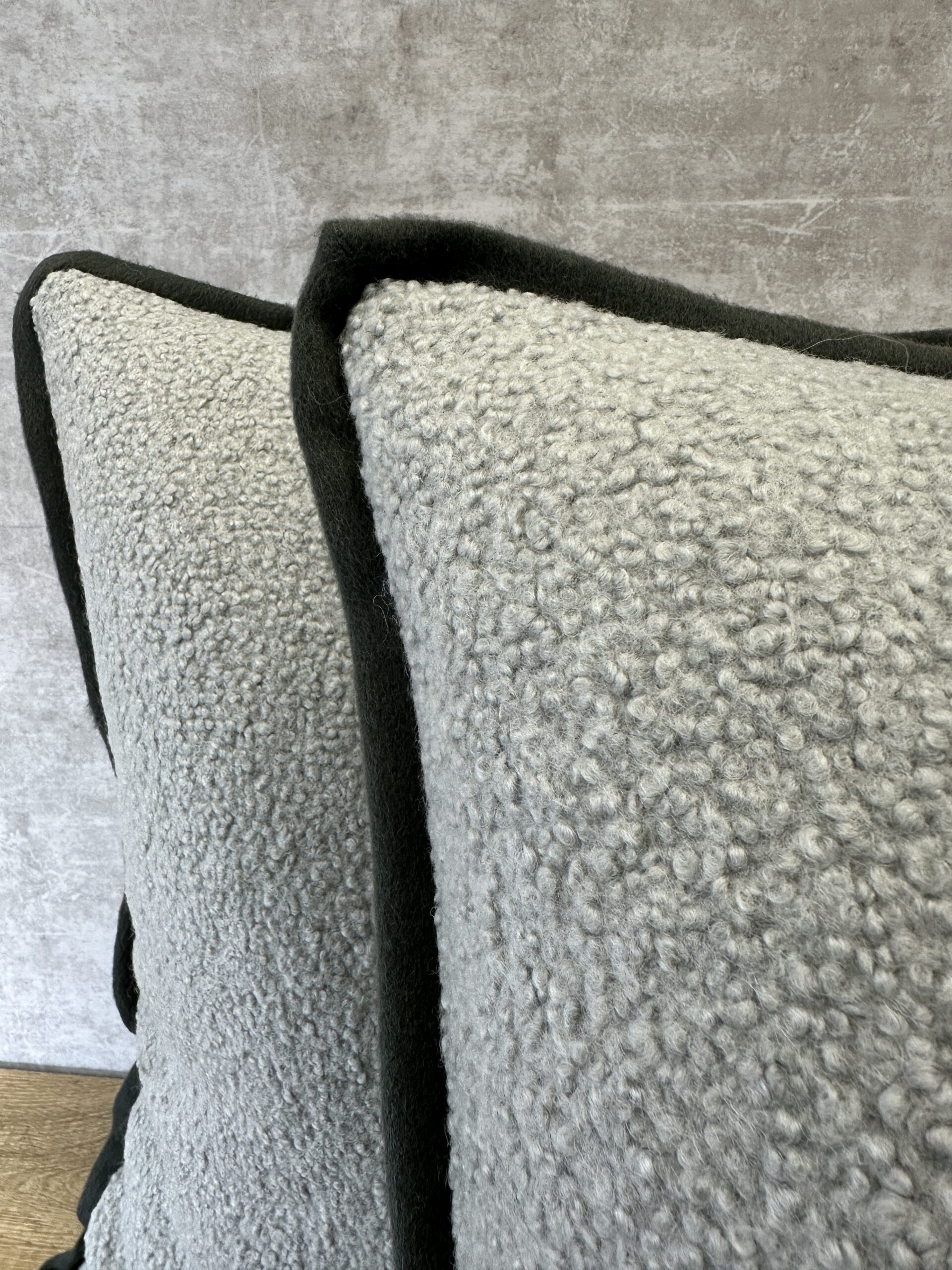 de Le Cuona Island Felt Pillows
