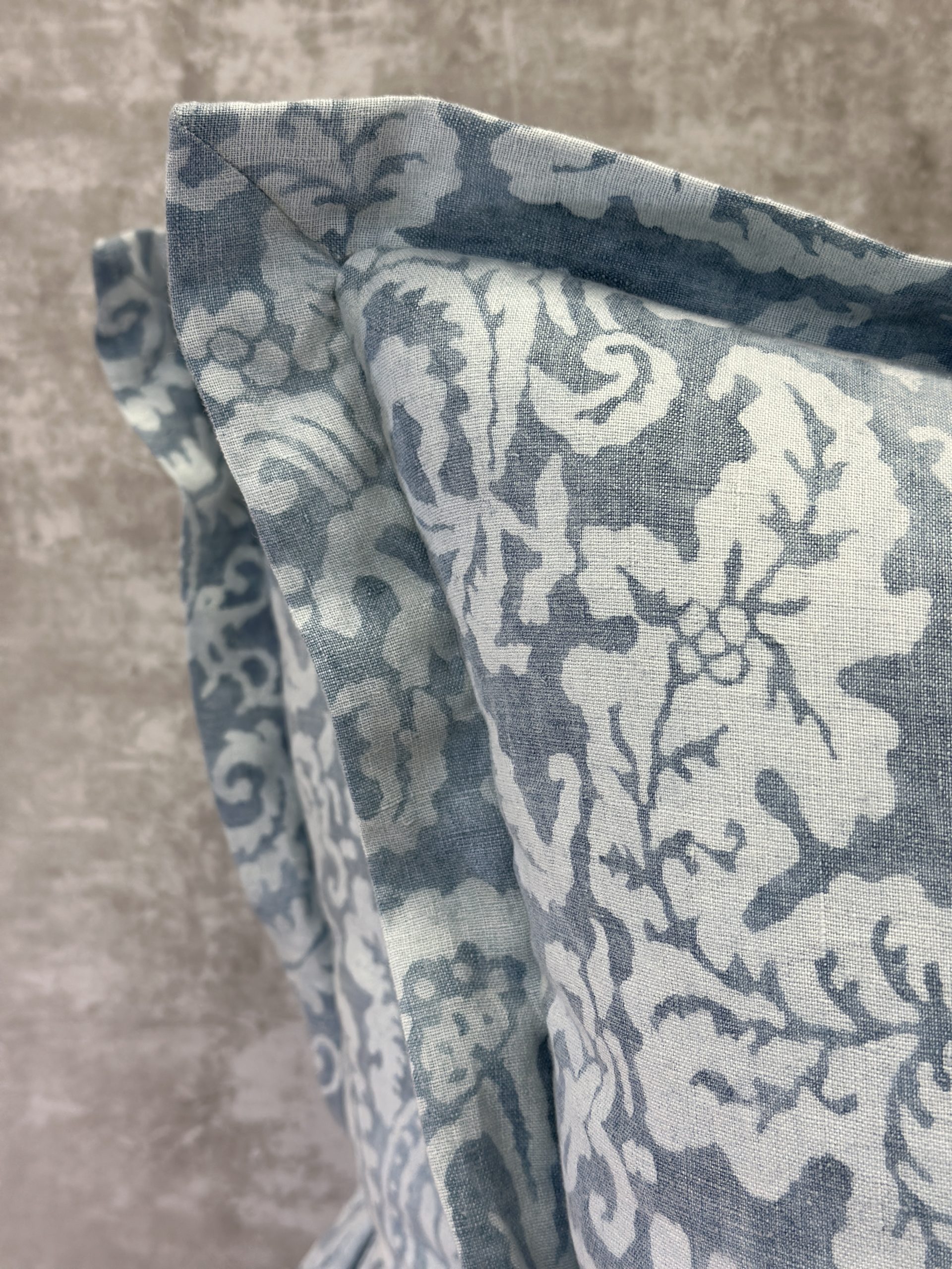 Le Gracieux Pulicat Resist Lapis Pillows