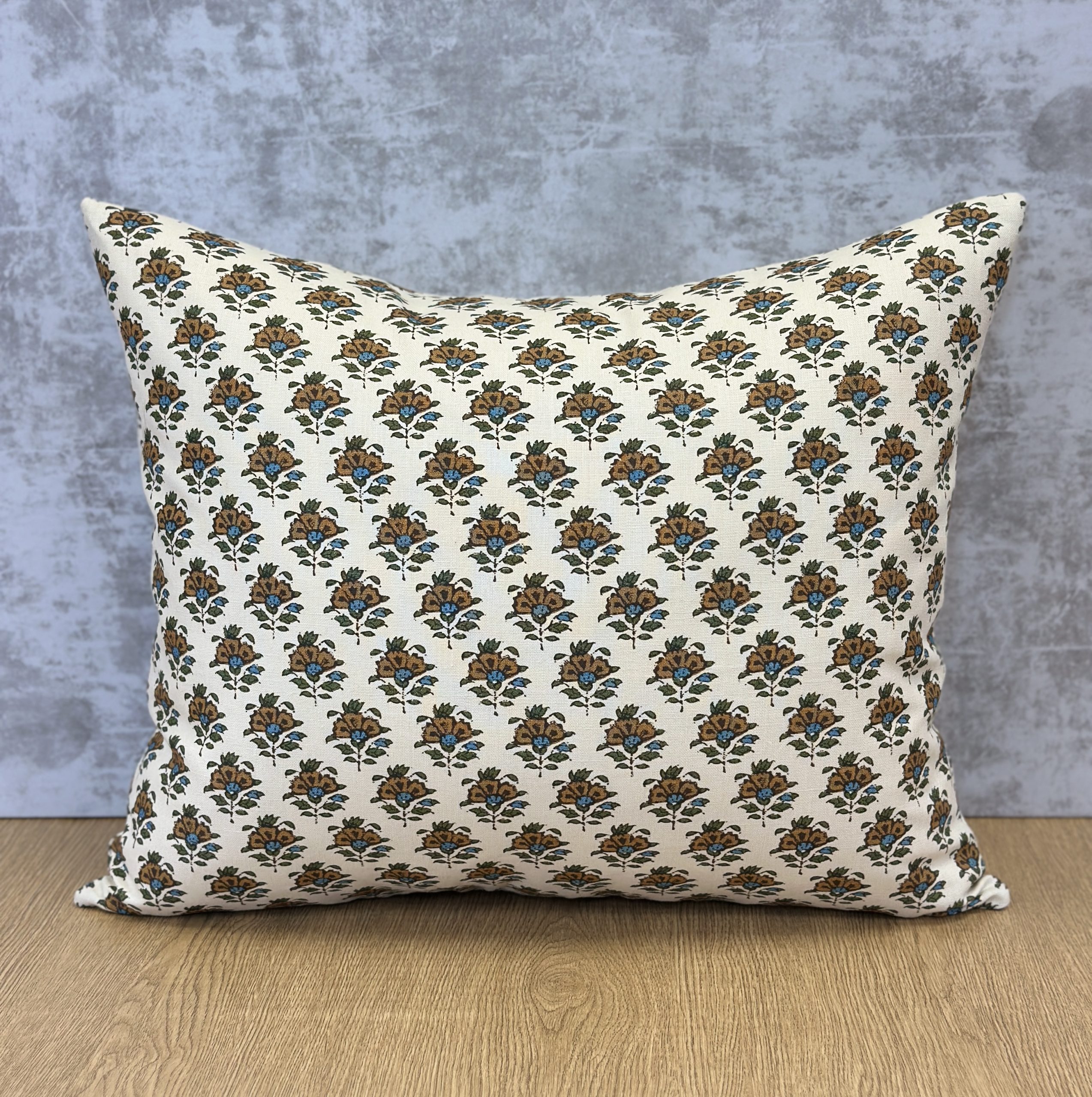 NAMAY SAMAY GULNAAR Pillows