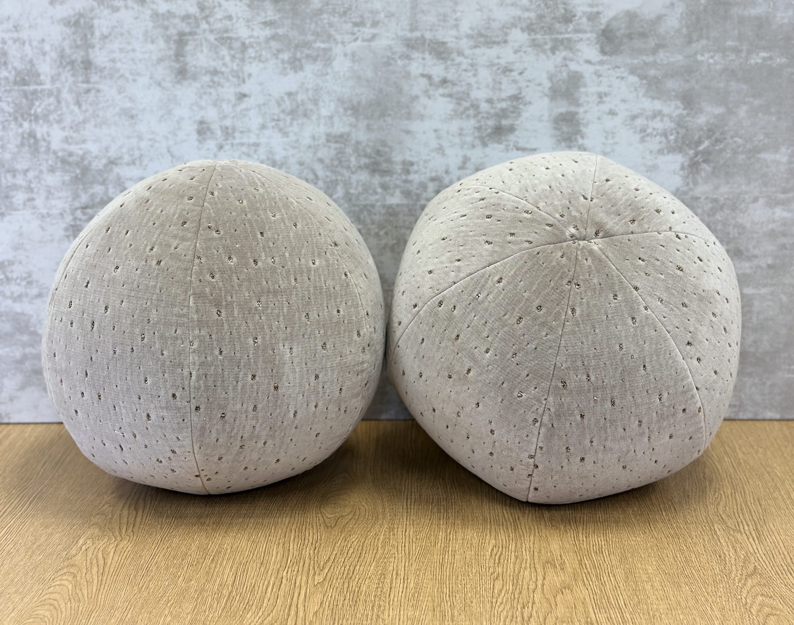 ROMO Velvet With Spots Pillows