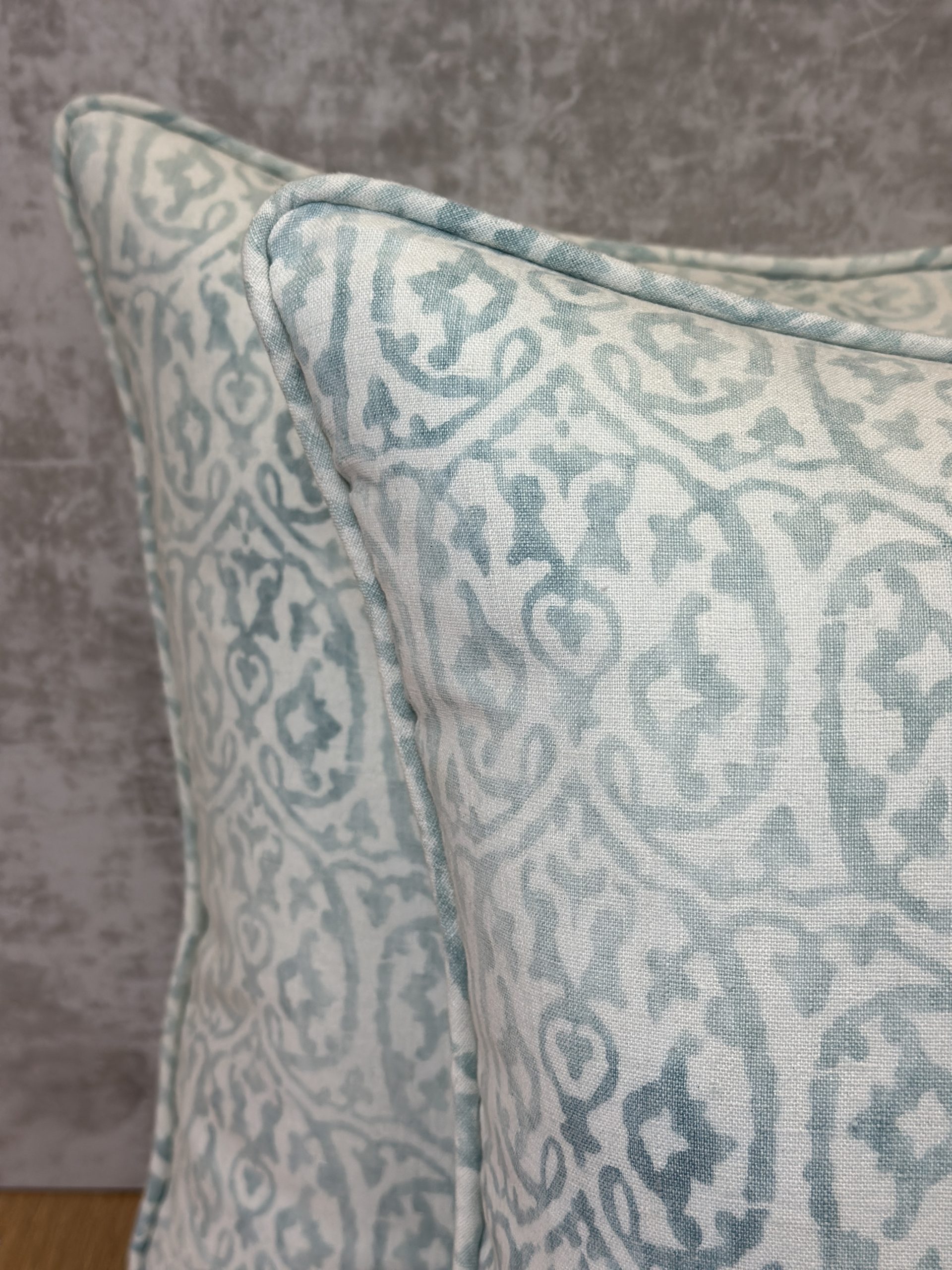 Le Gracieux Salerno Pillows