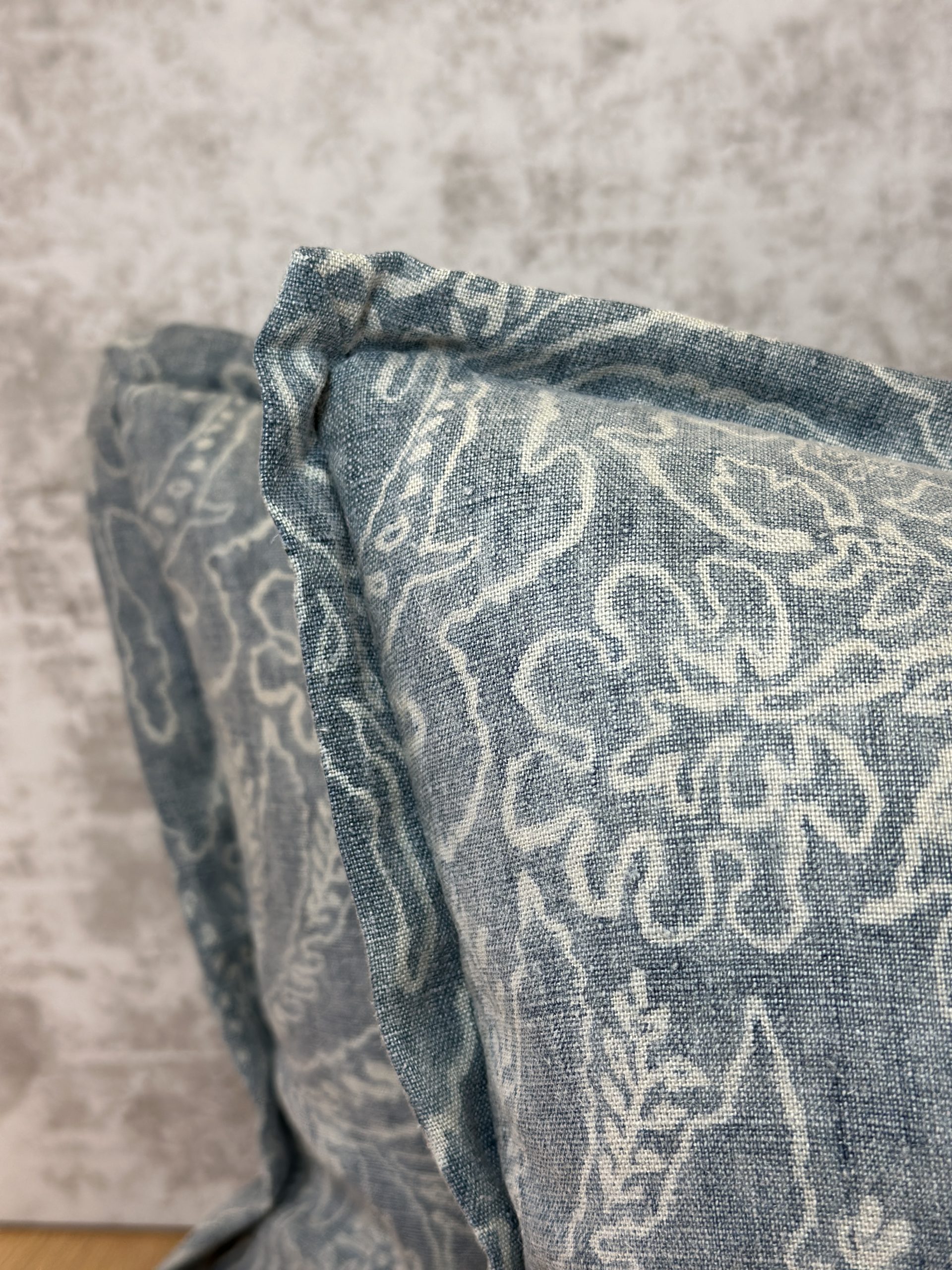 Le Gracieux Mariano Naive Pillows