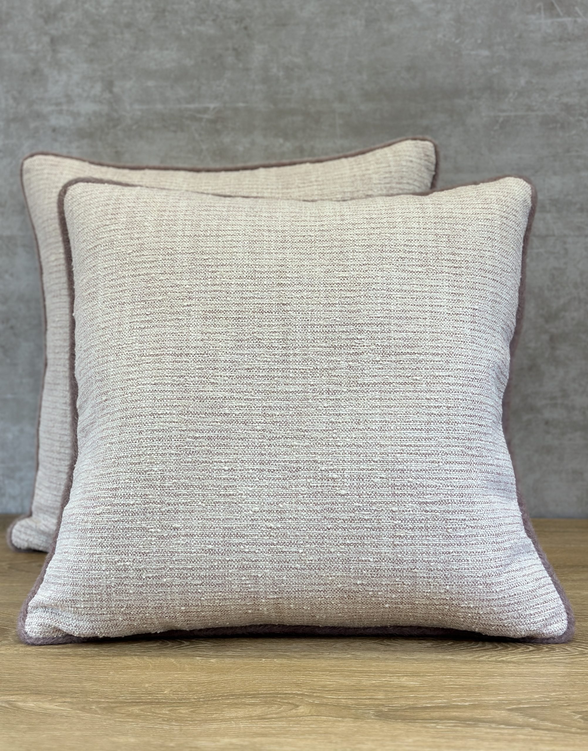 LEE JOFA VARONA Pillows