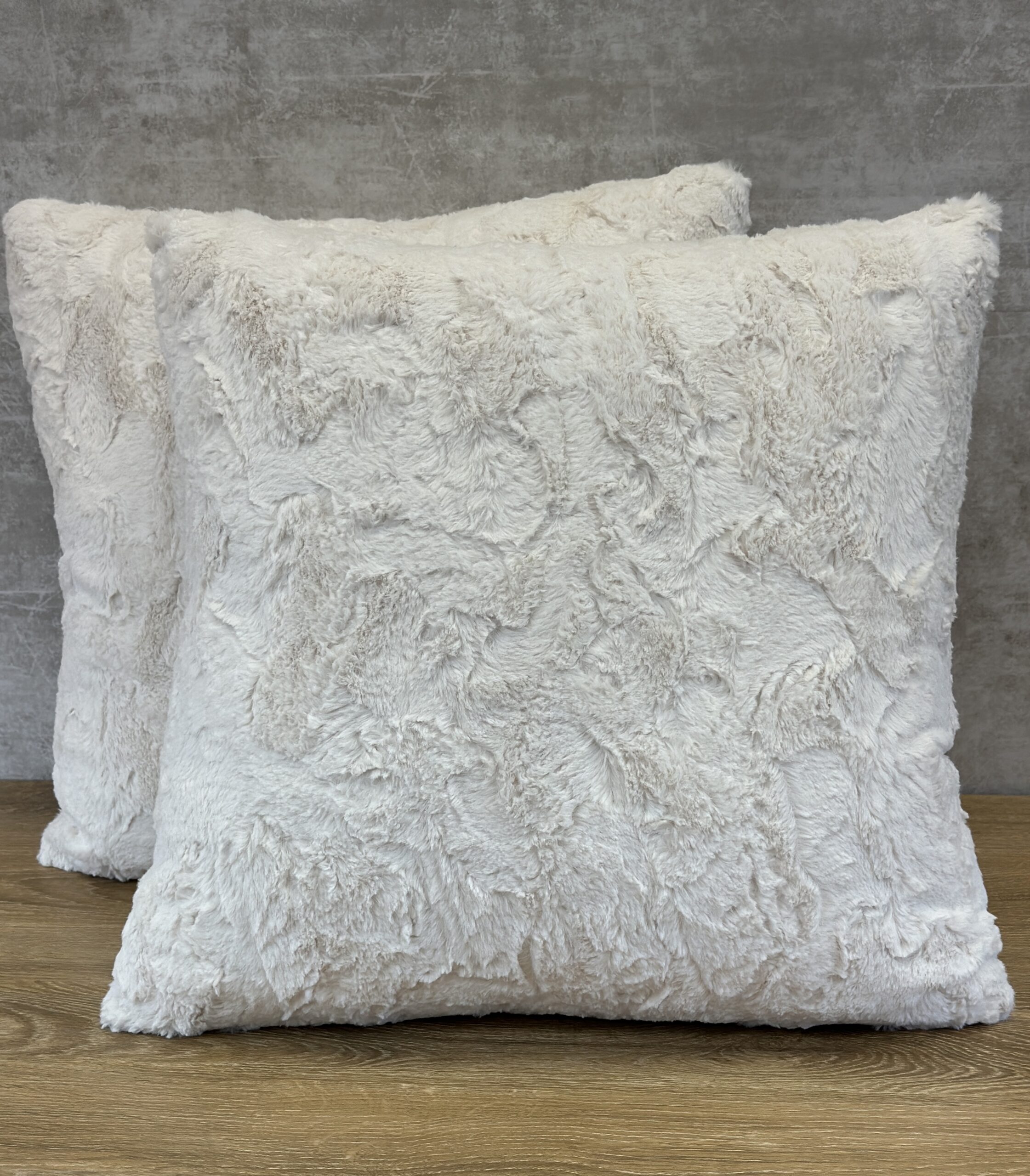 FABRICUT DREAMY FUR Pillows