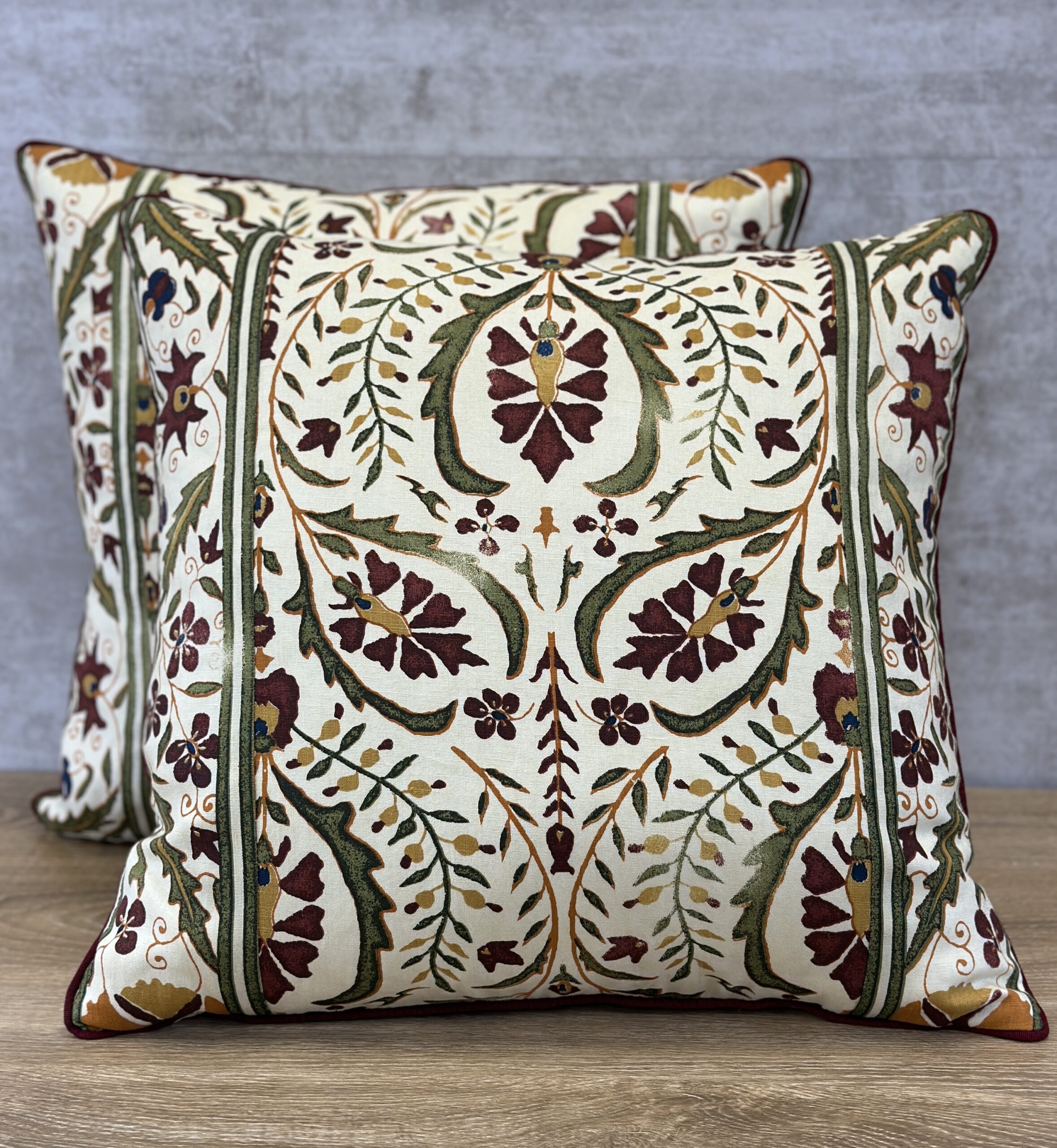 Le Gracieux Keshte Pillows