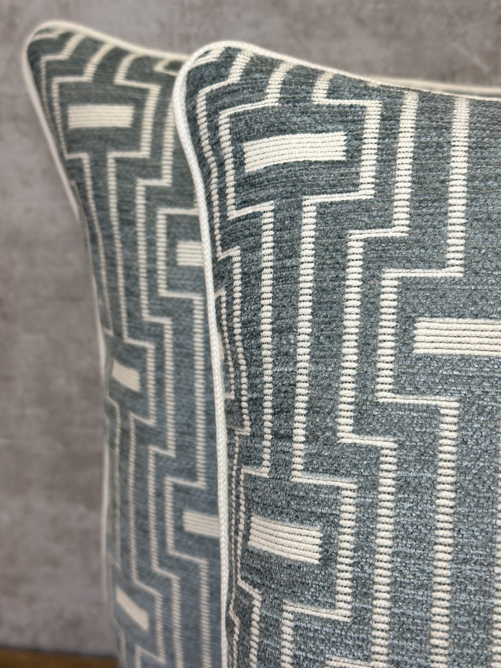 KRAVET Pillows