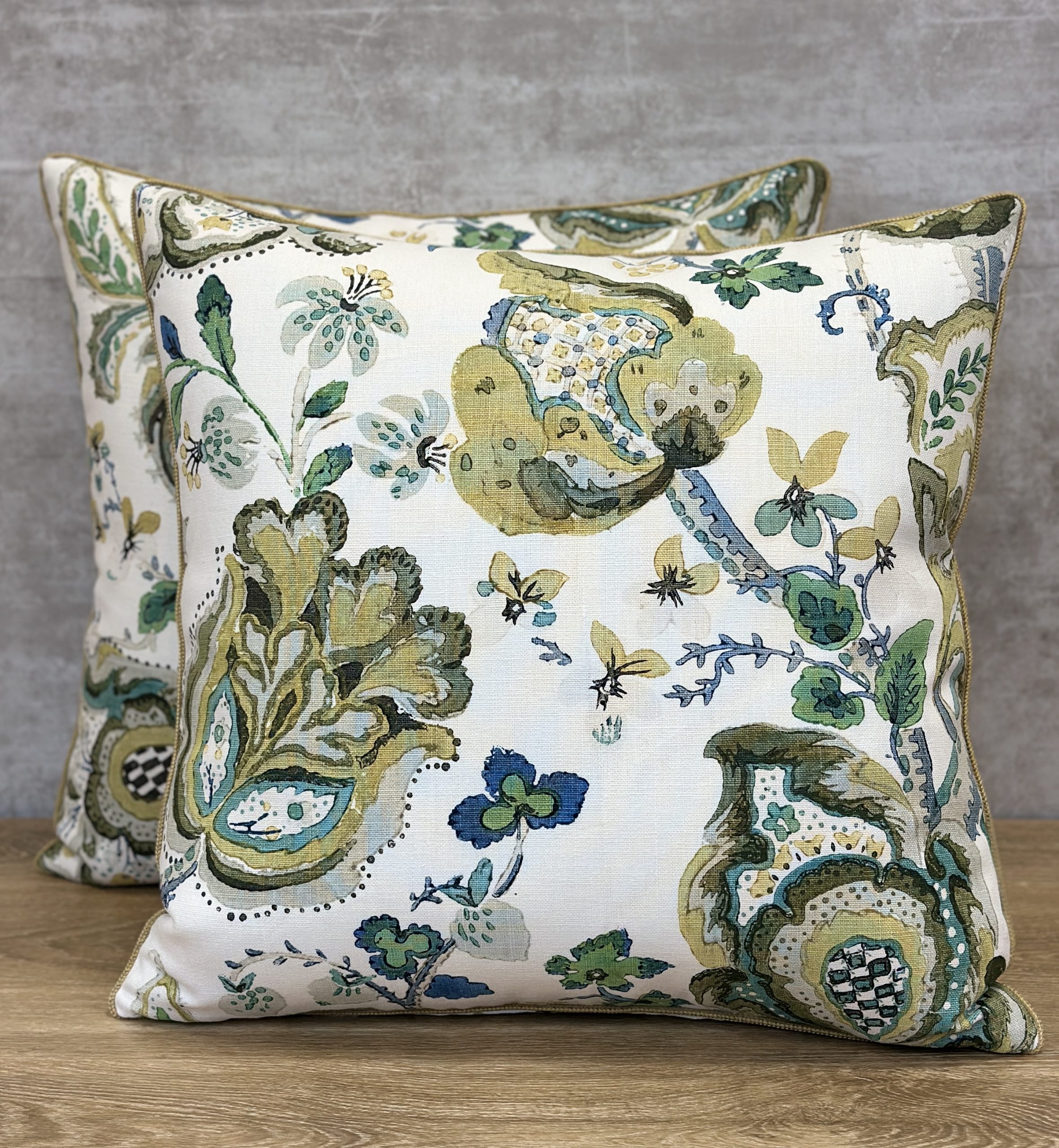 HAZELTON HOUSE ABBOTSFORD Pillows