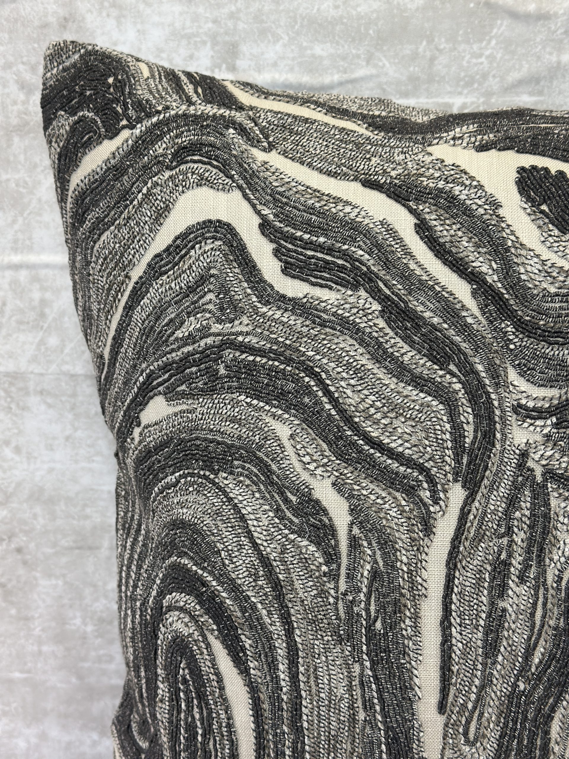 Black Edition Ondeto Pillows
