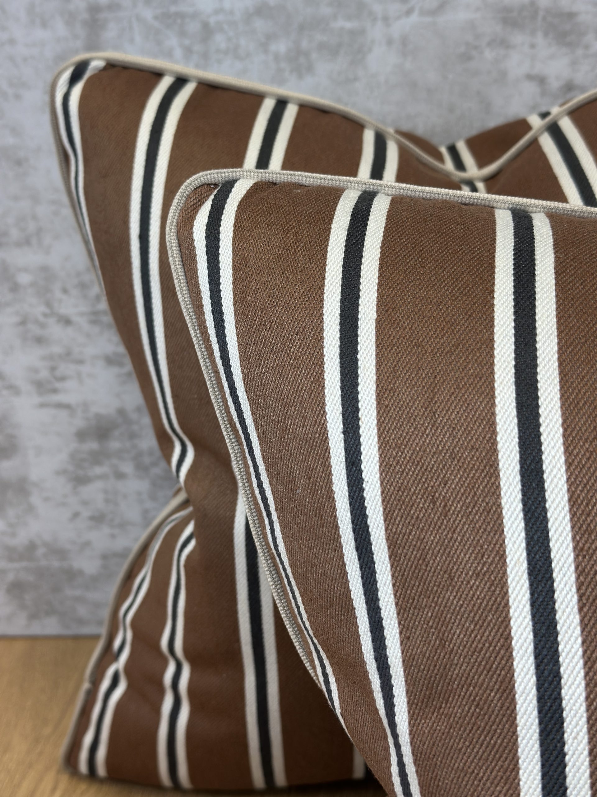 Romo Tiva Pillows